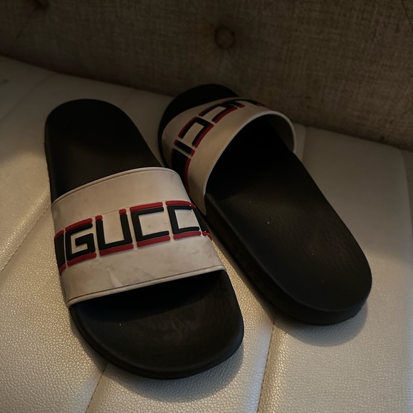 Gucci slides NEEDS CLEANING - Picture 3 of 4